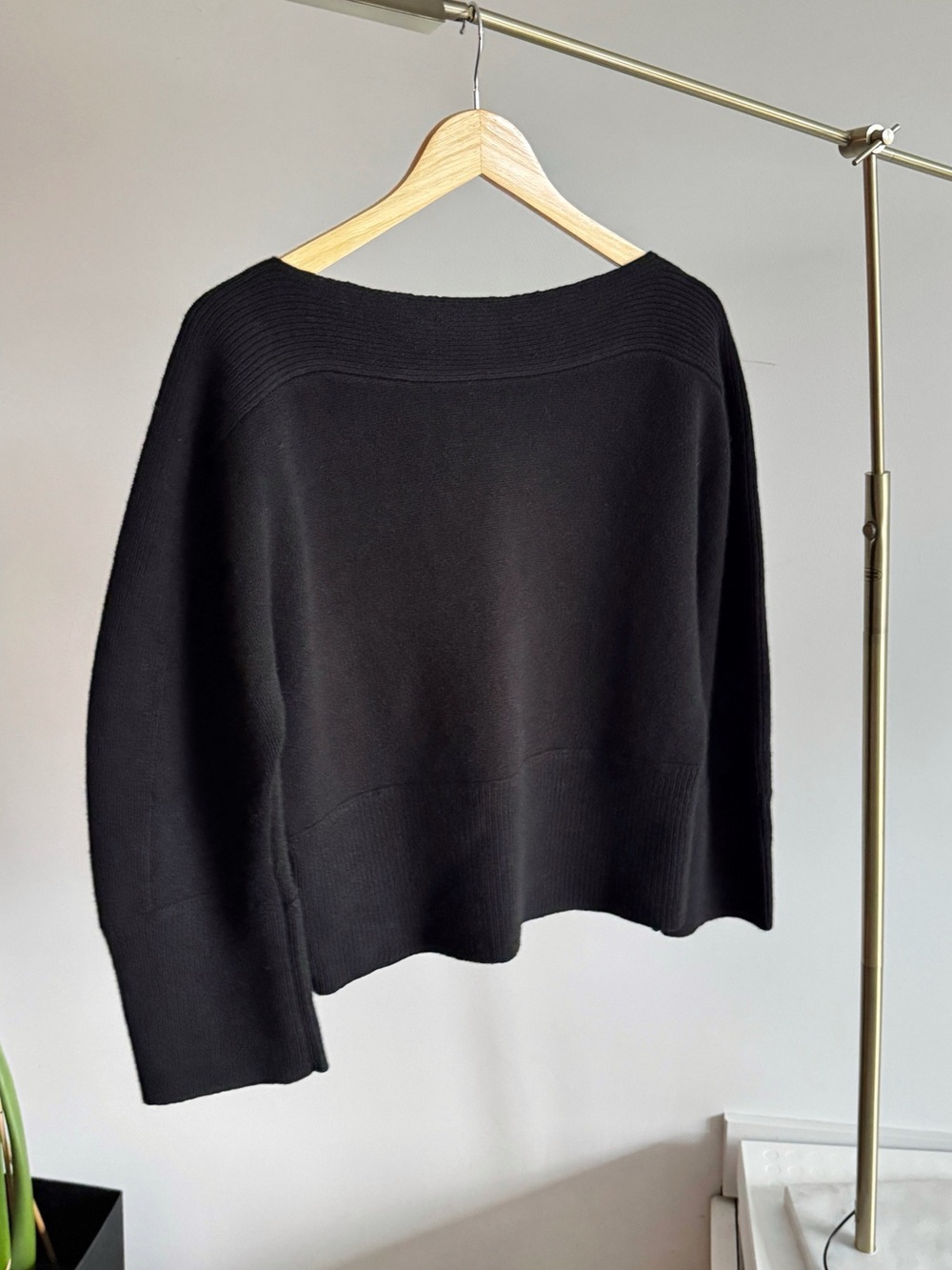DAGMAR - Curved Knit Black